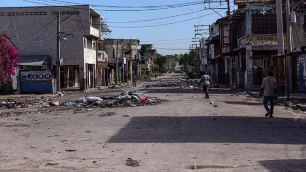 A nearly empty street in Martissan