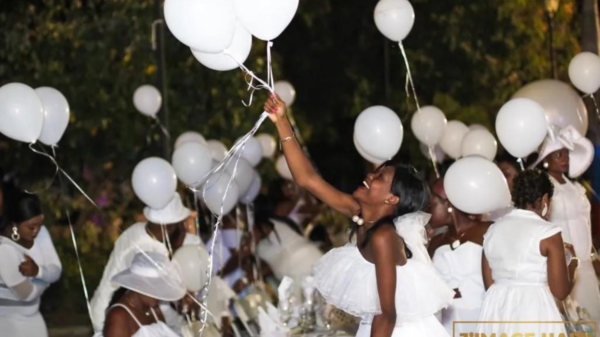 Attendees enjoy balloons