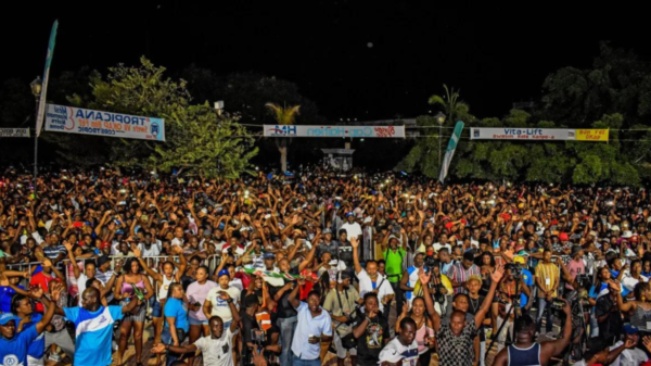 Attendees of Orchestre Tropicana