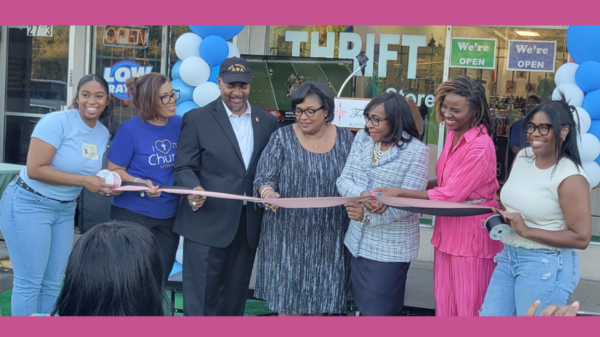 Dignitaries at Ribbon cutting